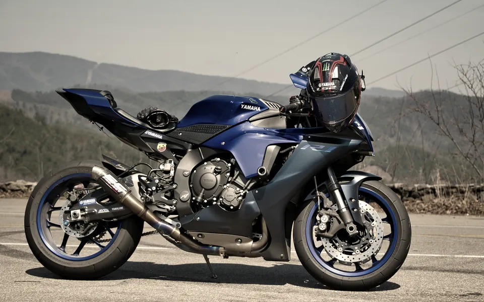 Yamaha YZF-R1 auf dem Hof