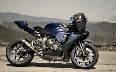 Yamaha YZF-R1 auf dem Hof
