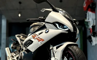 BMW S 1000 RR auf dem Hof