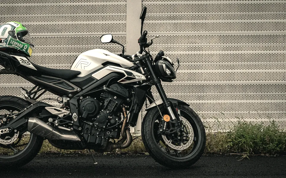 Triumph Street Triple RS auf dem Hof