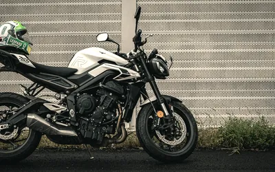 Triumph Street Triple RS auf dem Hof
