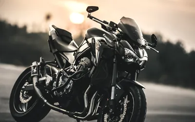 Kawasaki Z900 auf dem Hof